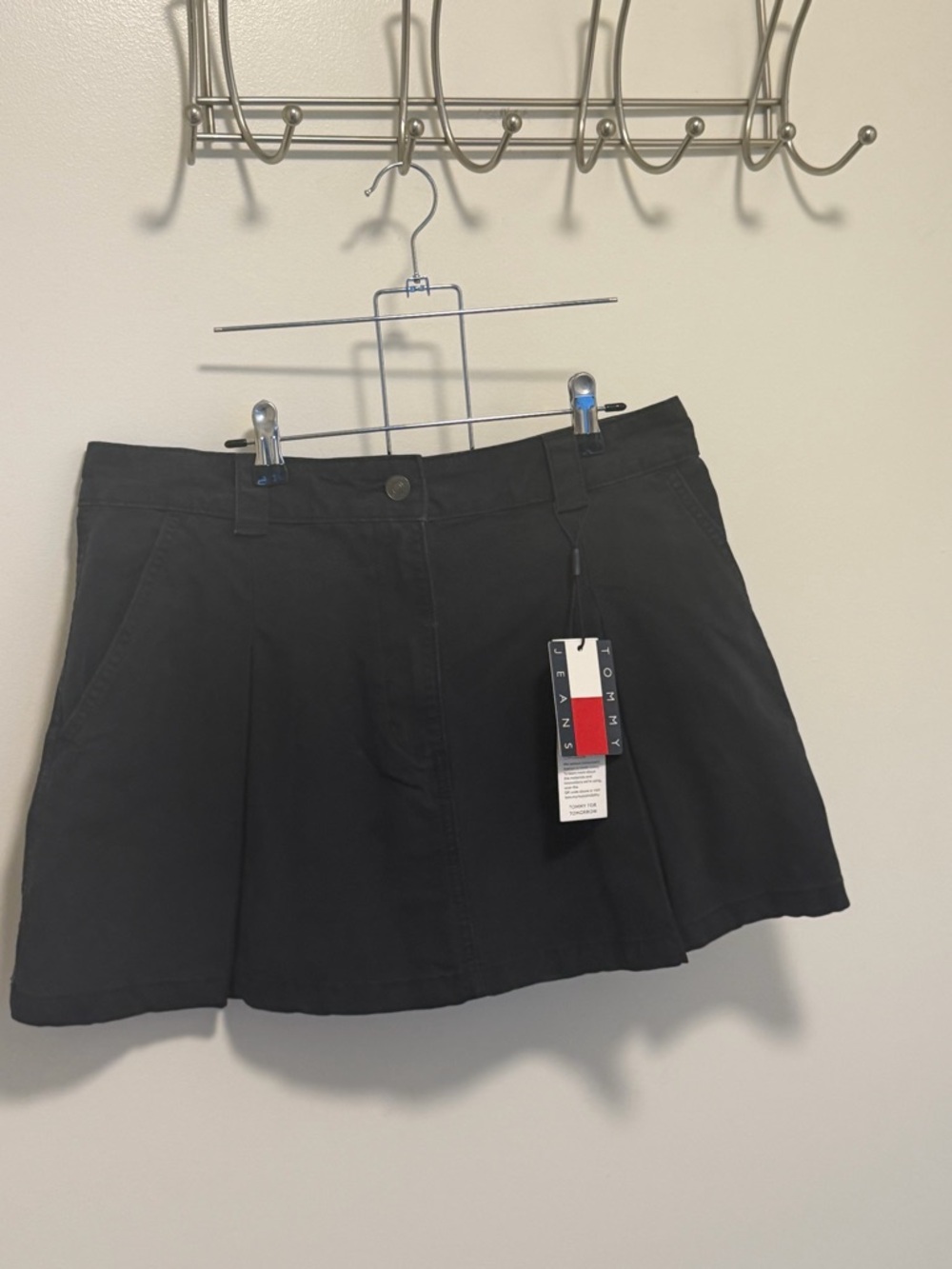 Tommy Hilfigure Black Mini Skirt  NWT size 29